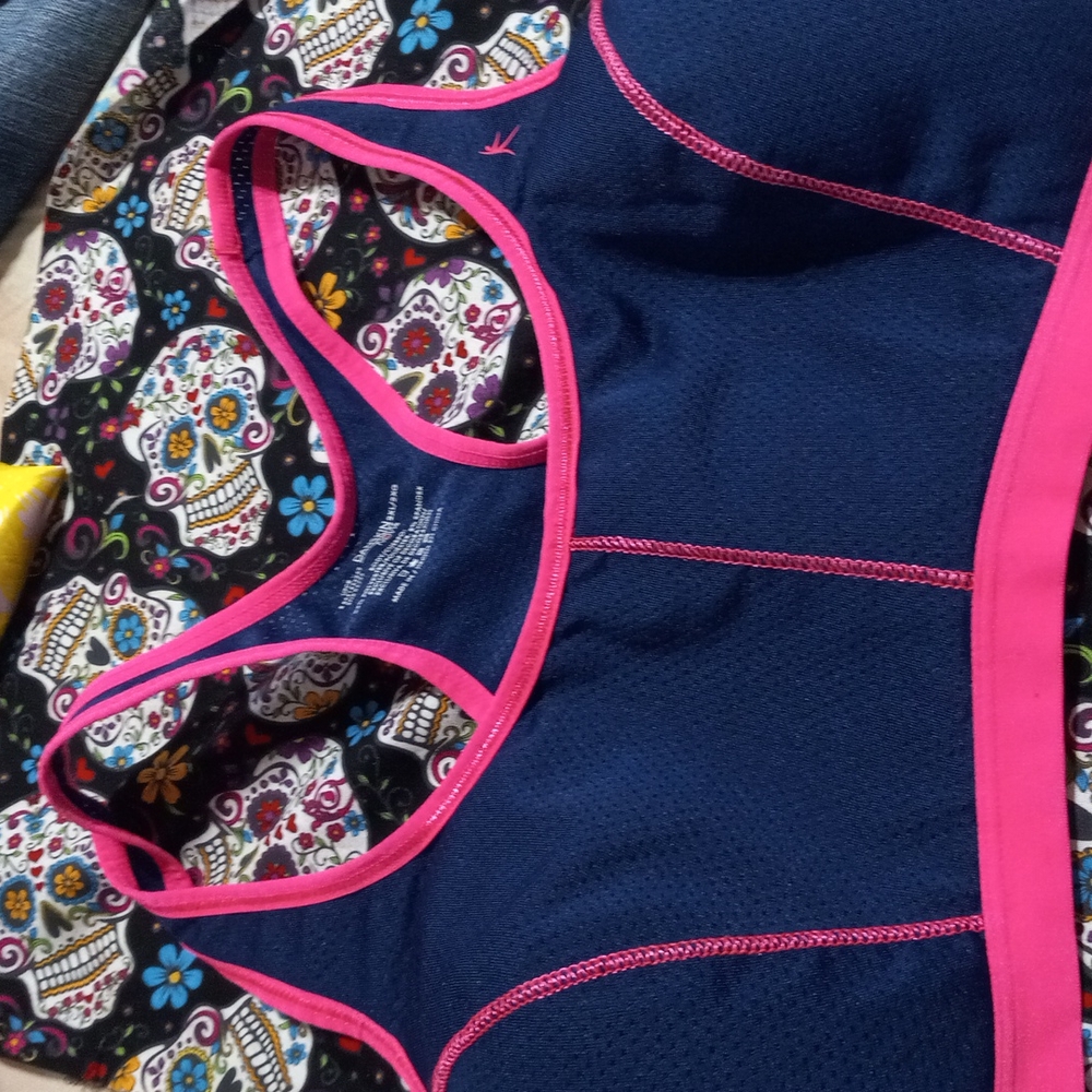 DANSKIN NOW SPORTS-BRA SIZE  It's marked2xl/2 xg .